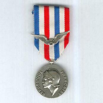 Silver Medal (with wings clasp, 1978-) Obverse