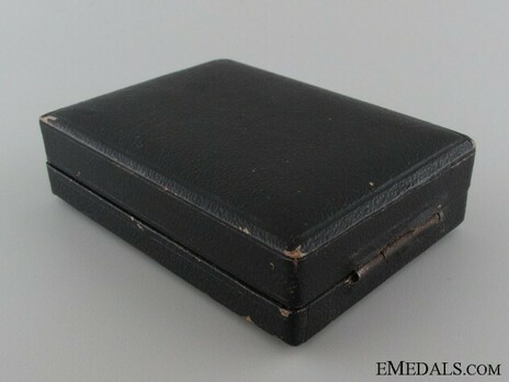 Miniature Observers' Badge Case of Issue (by C.E. Junker, Berlin with red interior) Back