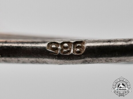 Knight's Cross of the Iron Cross, by Steinhauer & Lück (Type B, 800 4) Detail