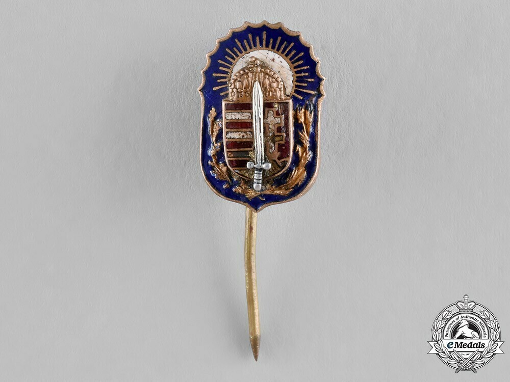 Miniature+order+of+vitezi%2c+badge+%28with+silver+sword%29+1