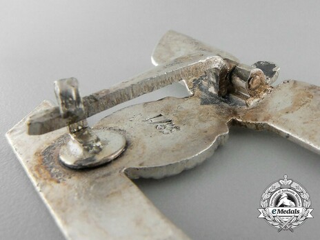 Clasp to the Iron Cross I Class, Type II, by Funcke & Brüninghaus (L/56) Detail