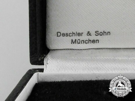 War Merit Cross I Class with Swords Case of Issue, by Deschler Interior