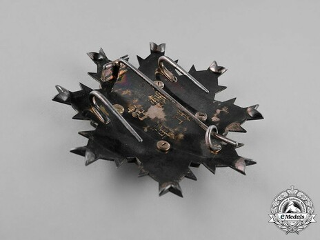 Order of the Rising Sun, I Class Breast Star Reverse