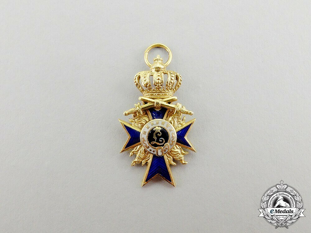 Miniature+officer%e2%80%99s+cross+in+gold%2c+military%2c+1+