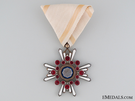 Order of the Sacred Treasure, V Class Obverse
