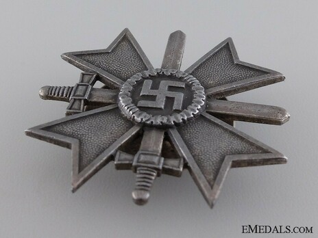 War Merit Cross I Class with Swords, by P. Meybauer (L/13, tombac, screwback) Obverse