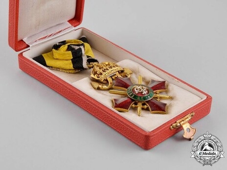 Order of Military Merit, IV Class Case of Issue Obverse
