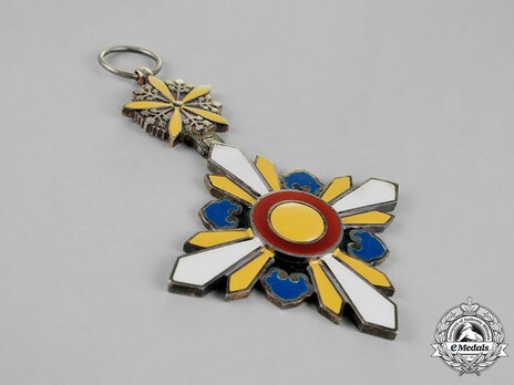 Order of the Auspicious Clouds, I Class Grand Cordon Obverse
