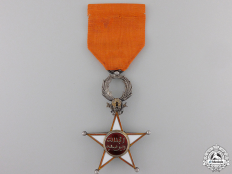 Order of Ouissan Alaouite, Type II, V Class Knight Obverse