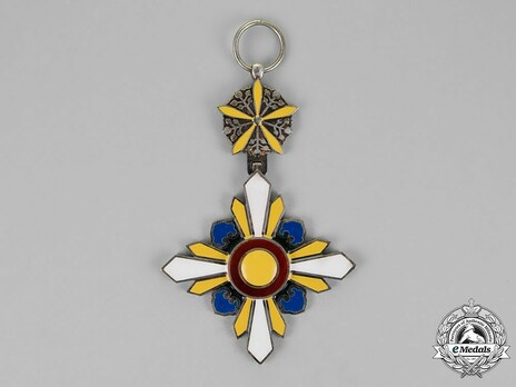 Order of the Auspicious Clouds, I Class Grand Cordon Obverse