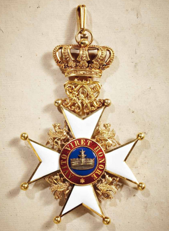 Grand+cross+with+brass+crown+in+gold%2c+rev+