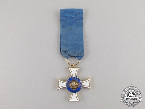 Order of the Crown, Civil Division, Type I, III Class Cross Obverse