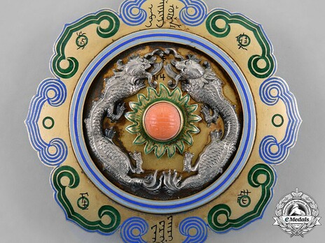 Order of the Double Dragon, Type I, II Class, II Grade Obverse Detail