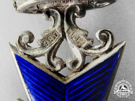 Order of Military Merit, IV Class Cross (with crown) Obverse Detail