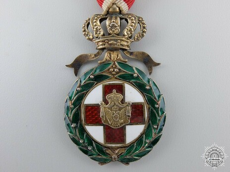 Order of the Red Cross, Type I, Medal Obverse