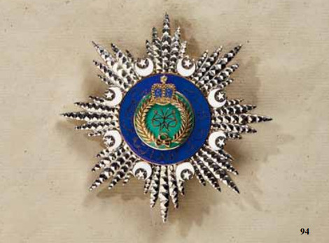Most Illustrious Order of the Crown of Kelantan, Knight Grand Commander Breast Star