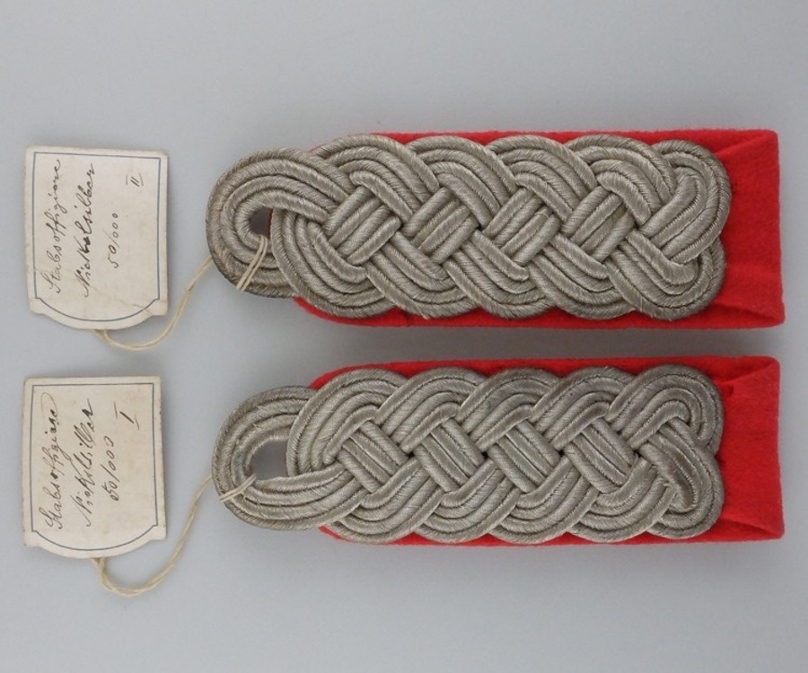 A shoulder board 55d730b57278a