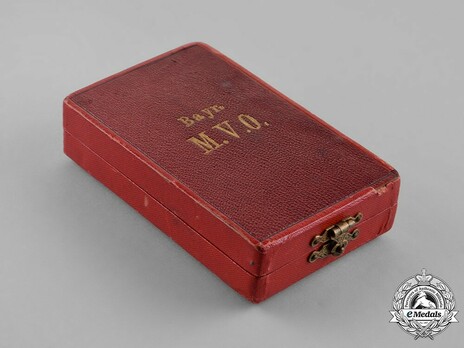 Order of Military Merit, III Class Cross Case of Issue Obverse