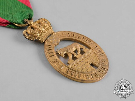 Order of Albert the Bear, I Class Knight (with crown, in bronze gilt) Obverse