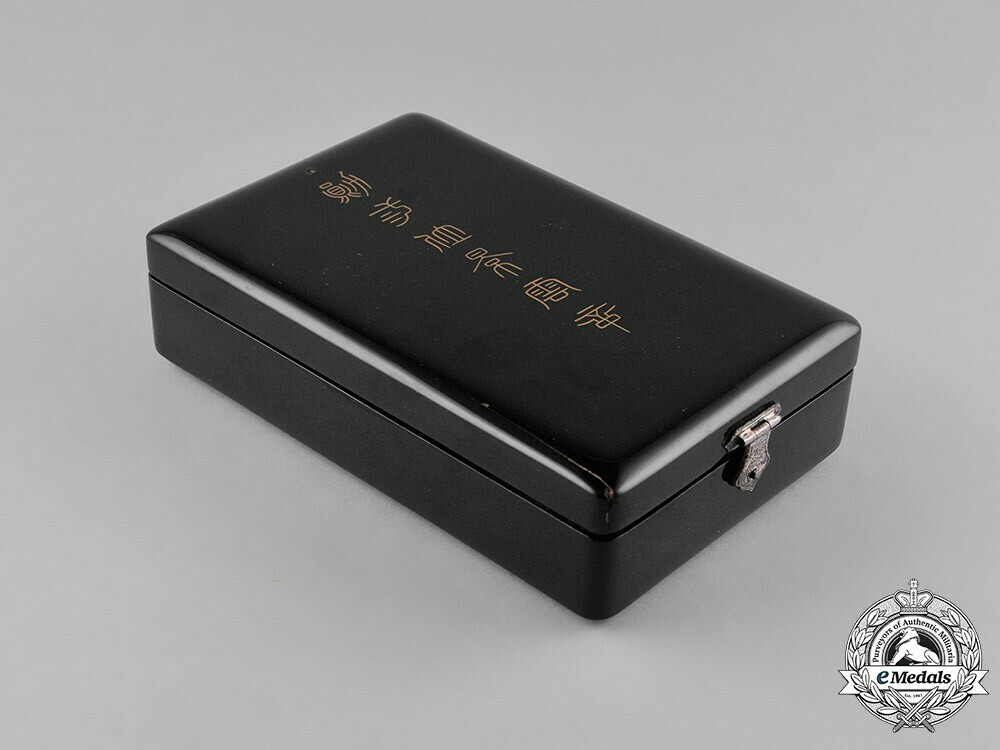 Order+of+the+auspicious+clouds%2c+iii+class+commander+case+of+issue+1