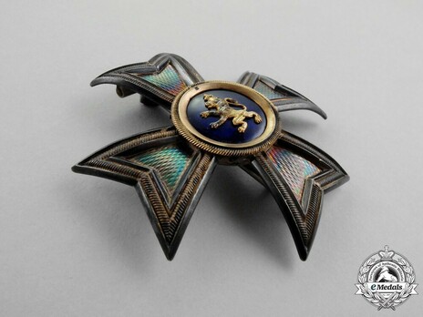 House Order of the Golden Lion, Type II, Commander Breast Star Obverse