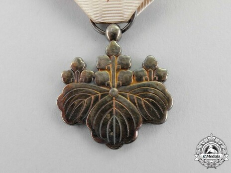 Order of the Rising Sun, VIII Class Obverse