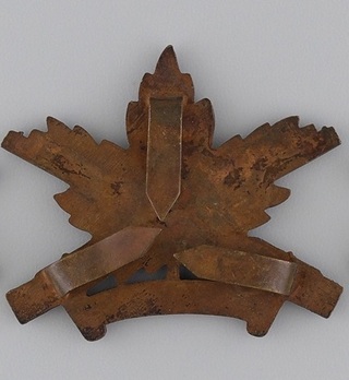Machine Gun Corps General Service Other Ranks Cap Badge (with Maple Leaf Design) Reverse