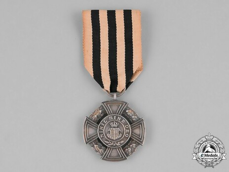 Order of the Royal House, Type I, Civil Division, I Class Silver Medal Obverse