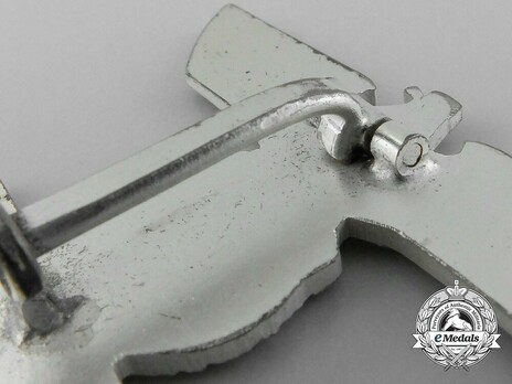 Clasp to the Iron Cross I Class, Type II, by B. H. Mayer (version B) Detail
