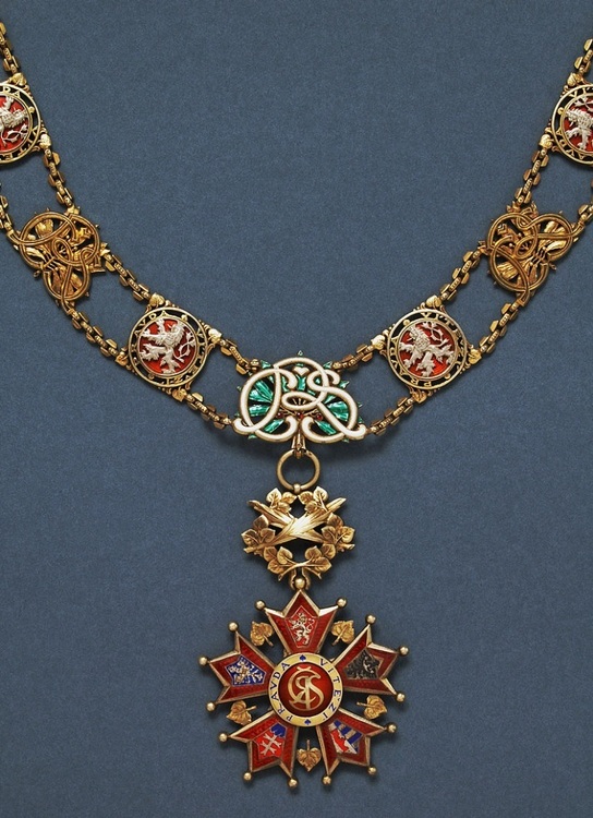 Whitelioncollar+wiki