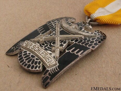 Silesian Eagle, II Class (with swords) Obverse