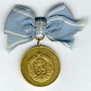 Medal for Motherhood, I Class (second issue) Reverse