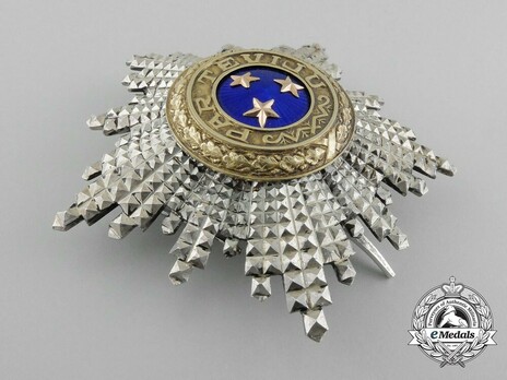 Order of the Three Stars, I Class Breast Star Obverse