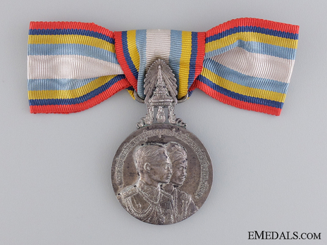 Royal State Visit to the United States of America and Europe Silver Medal (for women) Obverse