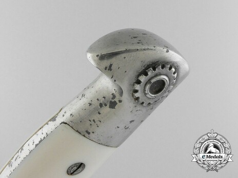 TeNo Enlisted Ranks Hewer Pommel Detail