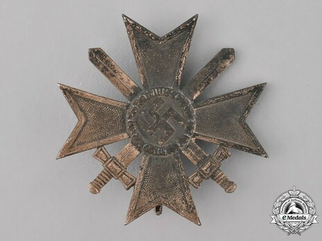 War Merit Cross I Class with Swords, by C. F. Zimmermann (zinc) Obverse