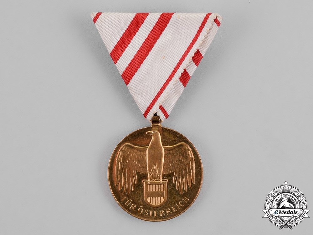 C18 021883