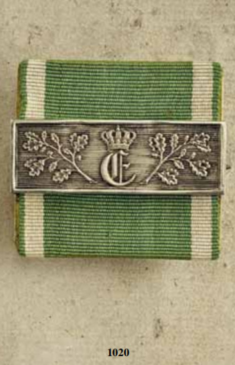 Military+long+service+decoration%2c+15+years+with+e+and+oak+branches%2c+obv+